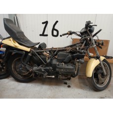16) BMW K75RT